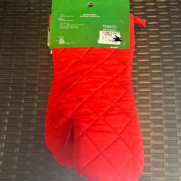 Snoopy Christmas 3 piece kitchen gift set - Picture 3 of 3